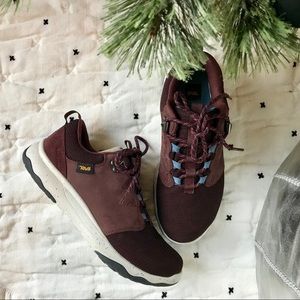 NWT Teva Arrowood Waterproof Hiking Shoes - Wom. 8